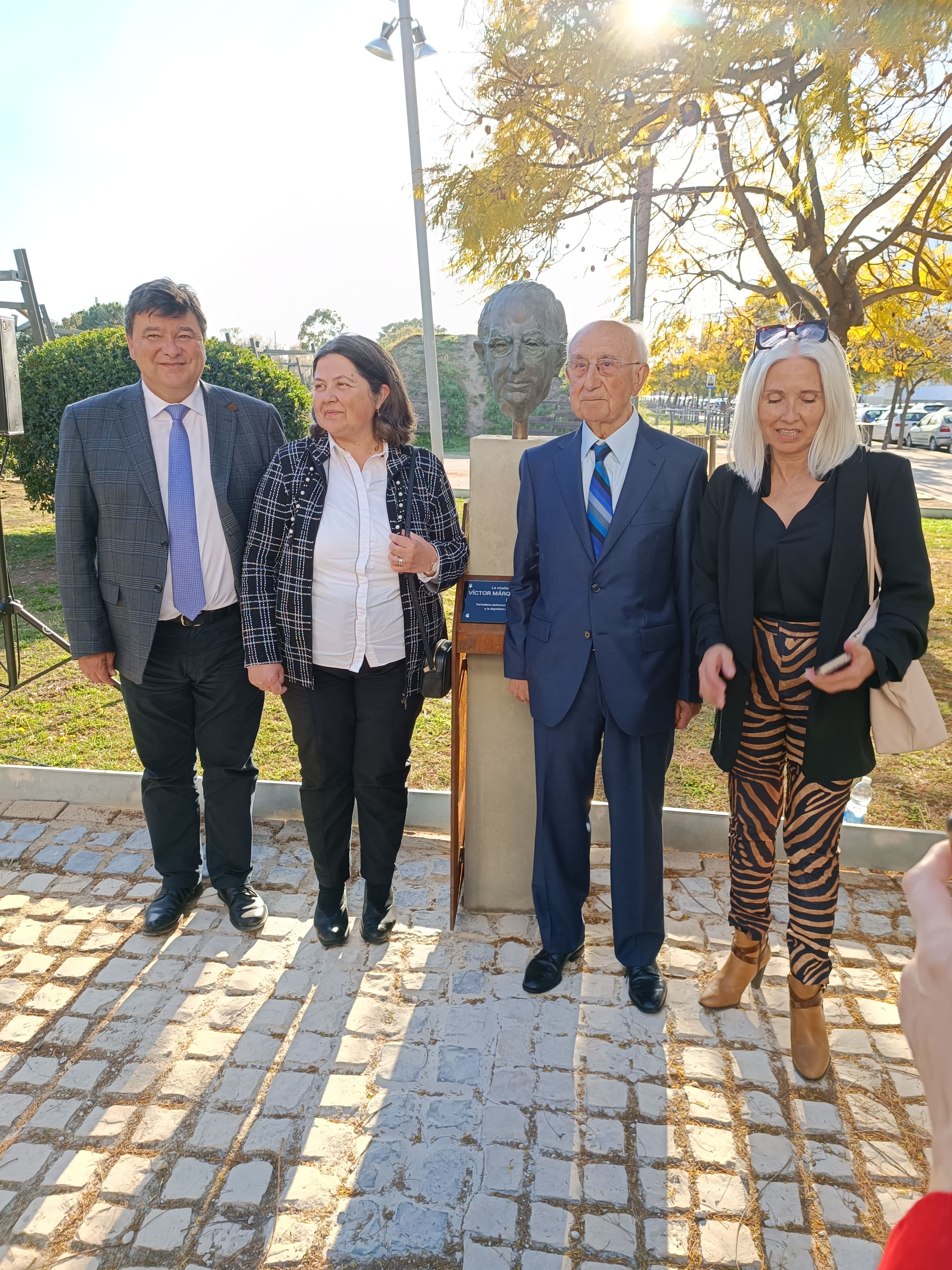 Inauguración del Busto a Víctor Márquez Reviriego