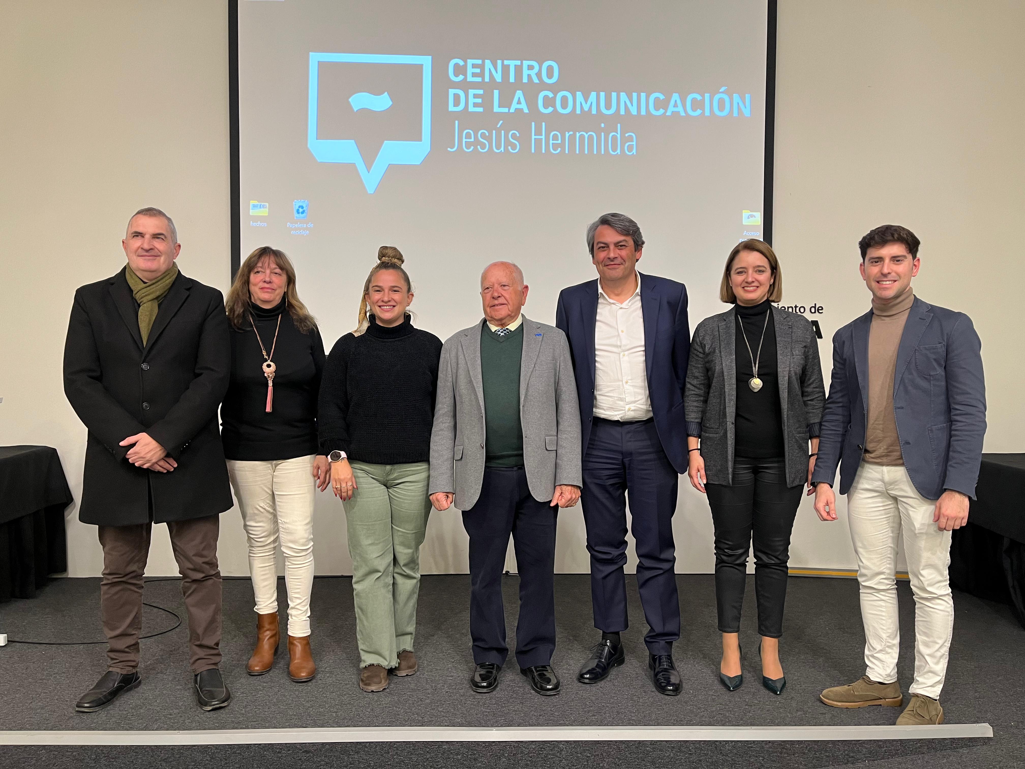 Representantes institucionales en la exposición